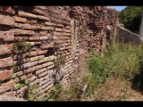 00901 ostia - regio ii - insula iv - terme di nettuno (ii,iv,2) - unbenannter raum vor raum 5 - bli ri osten - nordseite aus gang 15 - 06-2022.jpg